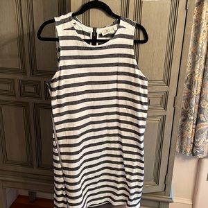 Good used condition Vineyard Vines Sleeves Stripe Dress Lagre